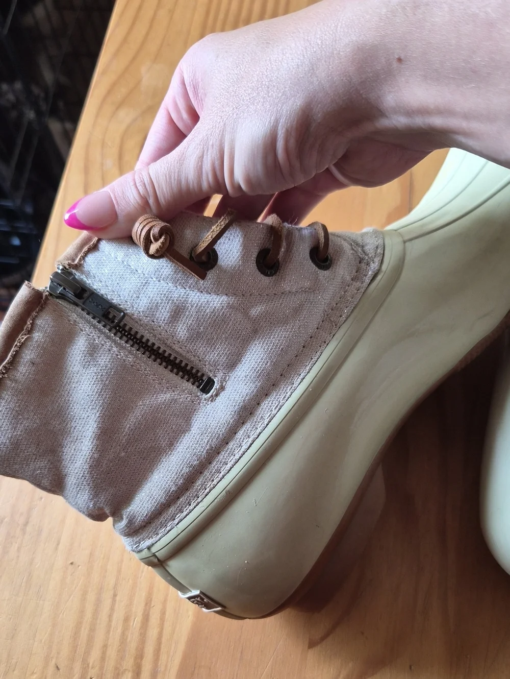 Sperry Saltwater Duck Boots in Cream and Tan Glitter 8.5 Womens